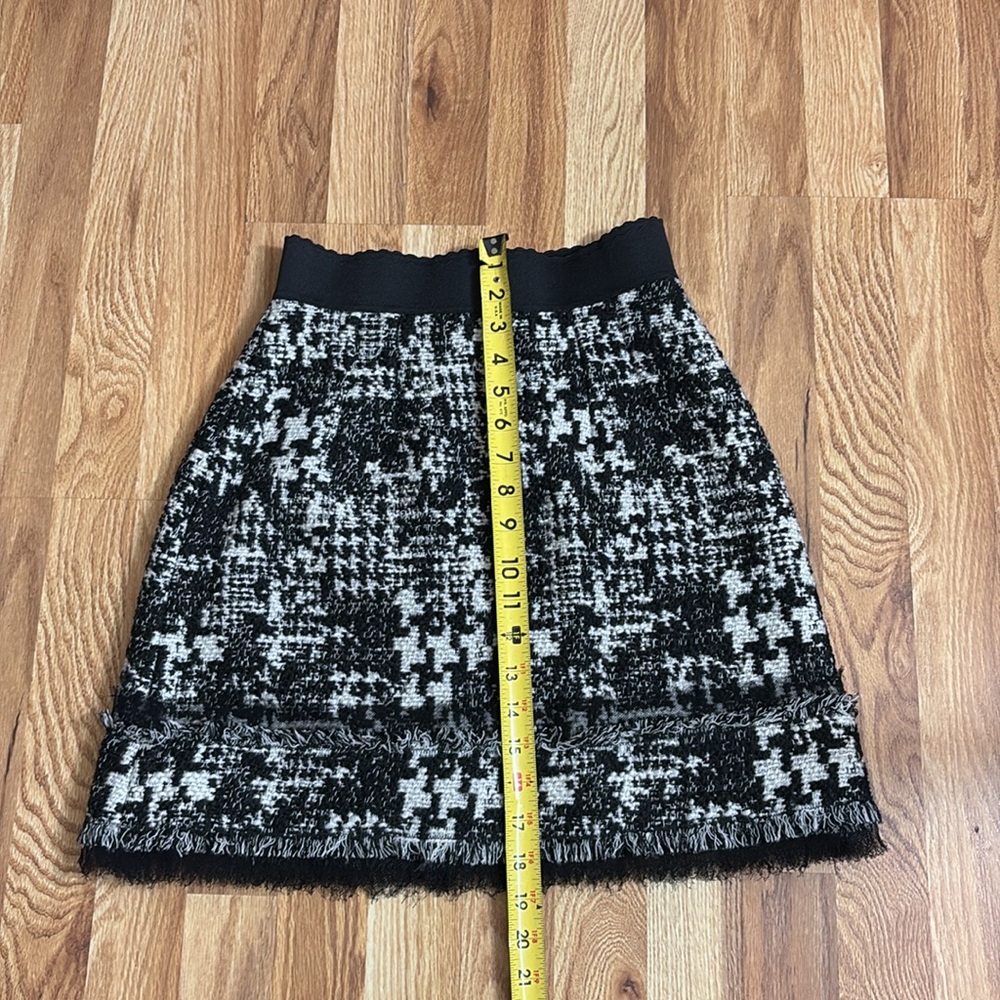 Dolce & Gabbana Black & White A-Line Tweed Short Skirt Size 38/US size2. - Picture 4 of 16